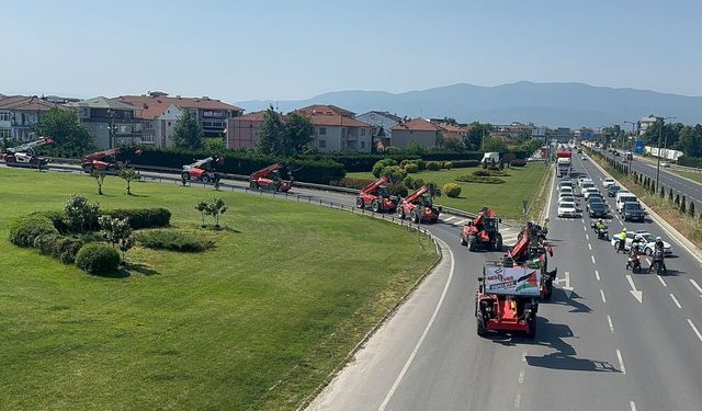Düzce'de vinç operatörleri Filistin'e destek konvoyu düzenledi