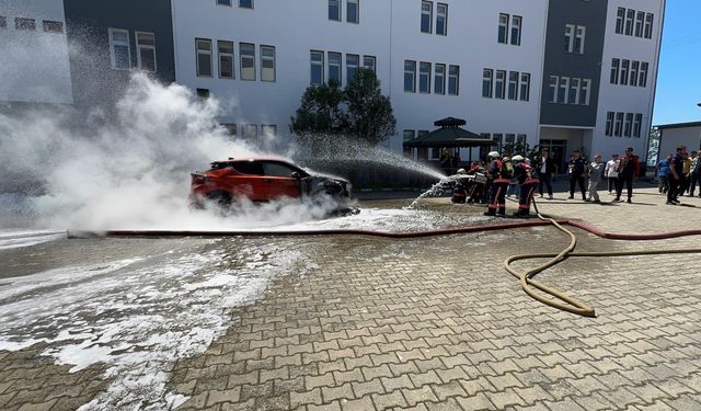 Giresun'da, sivil savunma ve itfaiyecilik programı öğrencileri tatbikat yaptı