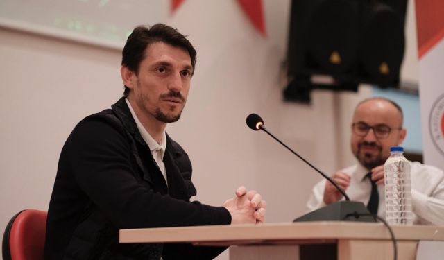 GMG Kastamonuspor Teknik Direktörü Ergin Keleş üniversitelilerle buluştu