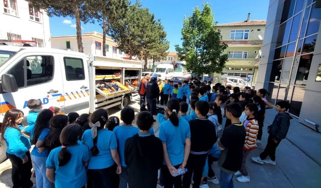 Göynücek'te ilkokul öğrencilerine ''Afet Farkındalık Eğitimi'' verildi
