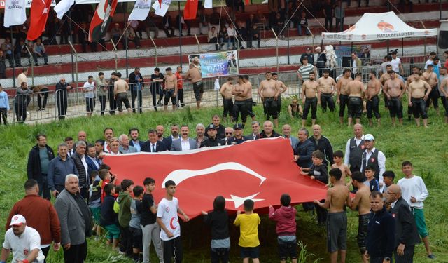 Havza Kırkpınar Yağlı Güreşleri'nde başpehlivan Yusuf Can Zeybek oldu