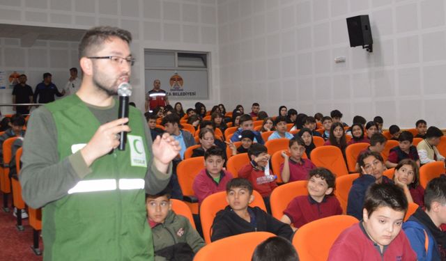 Havza'da öğrencilere bağımlılık ve çocuk hakları eğitimi verildi