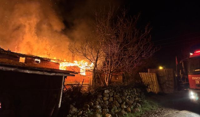 Karabük'te 2 ev yangında kullanılamaz hale geldi