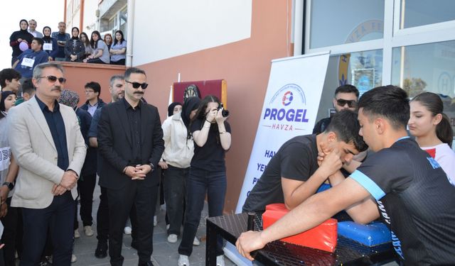 Kaymakam Ayvat öğrencilerle Hıdırellez'i kutladı