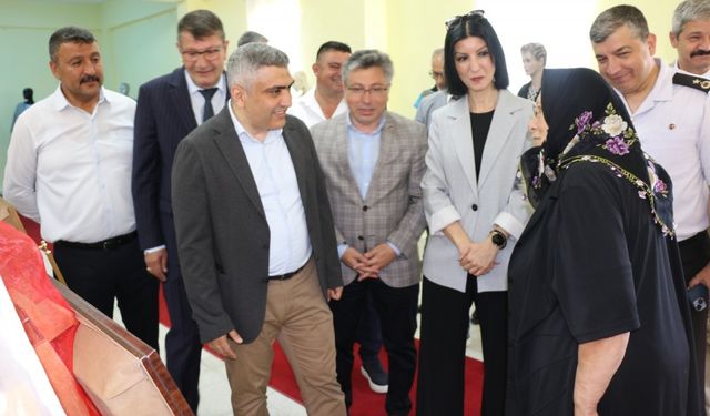 Merzifon’da kursiyerlerin yaptığı ürünler beğeniye sunuldu