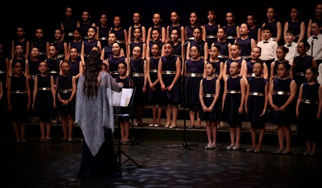 Samsun Devlet Opera ve Balesinin "çocuk korosu" konser verdi