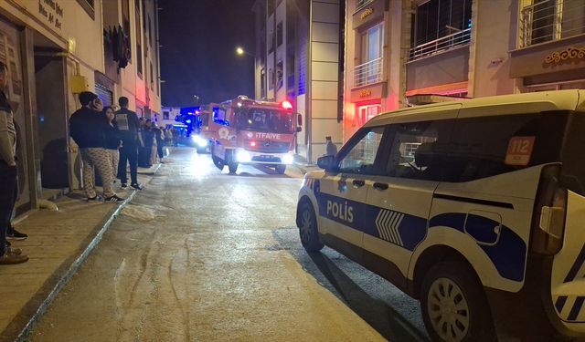 Samsun'da apartmanda çıkan yangında 3 kişi dumandan etkilendi