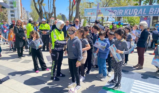 Sinop'ta öğrencilere uygulamalı trafik eğitimi verildi