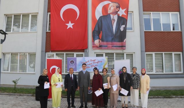 Taşova Halk Eğitimi Merkezinin yıl sonu sergisi açıldı