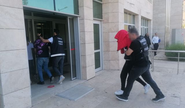 Tokat'ta ses sistemine gizlenen 840 sentetik hap ele geçirildi, 2 kişi tutuklandı