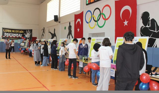 Tosya'da TÜBİTAK Bilim Fuarı açıldı