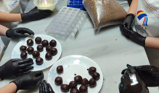 Trabzon'da koruma ve bakım altındaki kız çocuklarına butik çikolata hazırlama eğitimi veriliyor