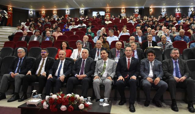 Trabzon'da "Uluslararası Yavuz Sultan Selim Bilim, Düşünce, Sanat Sempozyumu" başladı