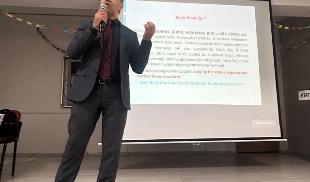 Turhal'da "Geçmişten Günümüze Örneklerle Toplumsal Değerlerimiz" konulu söyleşi gerçekleştirildi