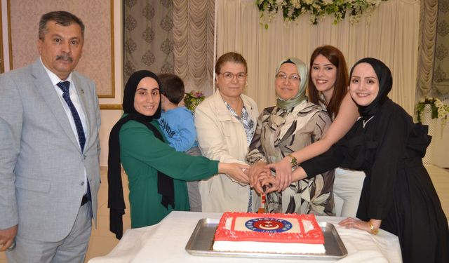 Türk Sağlık-Sen Boyabat'ta Ebeler Günü ve Hemşireler Haftasını kutladı