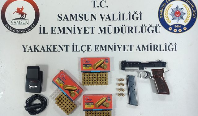 Yakakent'te ruhsatsız tabanca ve radar tespit cihazı ele geçirildi