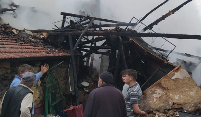 Tokat'ta çıkan yangında iki katlı ev kullanılamaz hale geldi