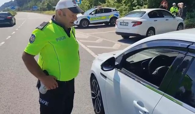 Yakakent'te Kurban Bayramı öncesi trafik ekipleri sürücüleri bilgilendirdi