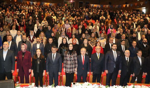 'Türkiye'nin sorunlarına çözüm içermeyen siyasi dilin Türkiye'de karşılığı yok'