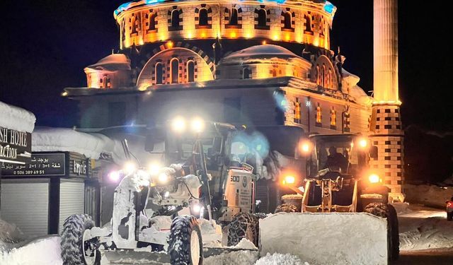 Uzungöl'de festival öncesi kar mesaisi
