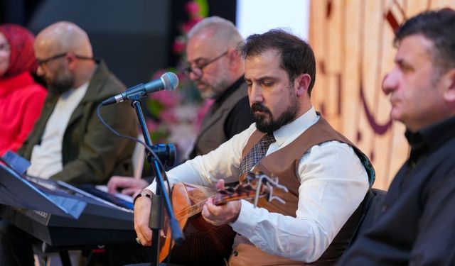 Rize’de “Türkülerle Harmanlanan Şiirler” gecesi büyük ilgi gördü