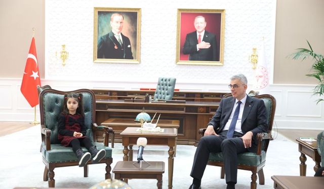 Bakan Memişoğlu, ‘sağlık elçisi’ Doğa ve sigarayı bıraktırdığı dedesiyle bir araya geldi