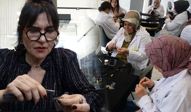 Şevval Sam, Trabzon hasırını işleyen kadınlara eşlik etti