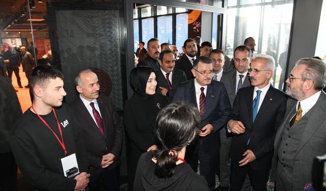 Bakan Uraloğlu, Bilim Merkezi ve yanan fabrikayı ziyaret etti