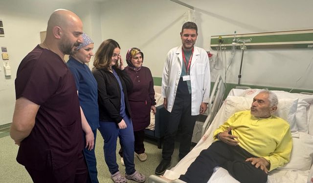 Kalbi 3 saat durdurularak, aort damarı değiştirildi