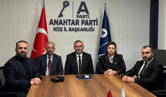 Rize'de Anahtar Parti’den yaş çay için 35 TL taban fiyat önerisi