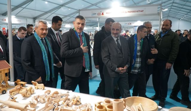 Bakan Çiftçi kitap fuarı açılışına katıldı