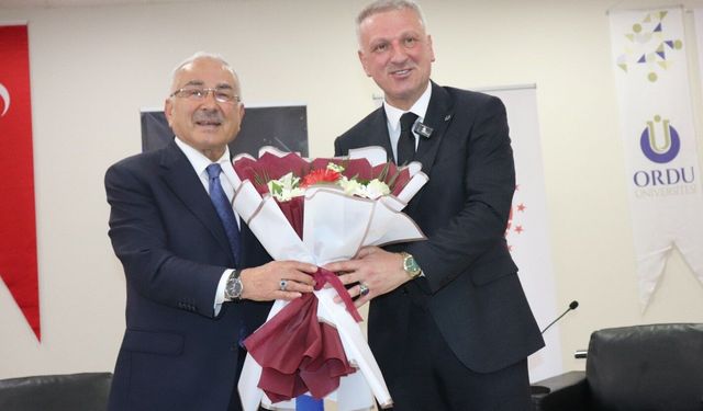 Cumhurbaşkanı Başdanışmanı Saral: Doğru bilgiyi araştırmak zorundayız