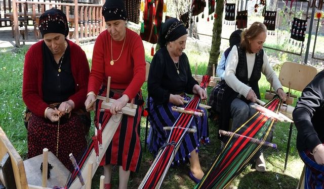 'Altın Kızlar' dayanışması; türkülerle dokunan 'dastar'a horonlu tanıtım