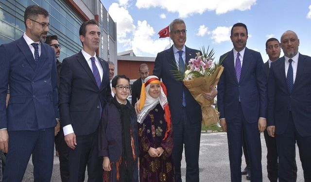 Bakan Memişoğlu, Bitlis'te sağlık kongresine katıldı