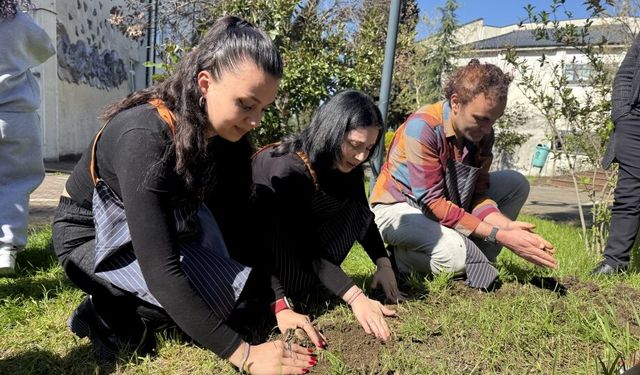 Trabzon Üniversitesinde atık kağıtlar çiçek açacak