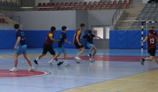 Of’ta düzenlenen liseler arası futsal müsabakaları sona erdi