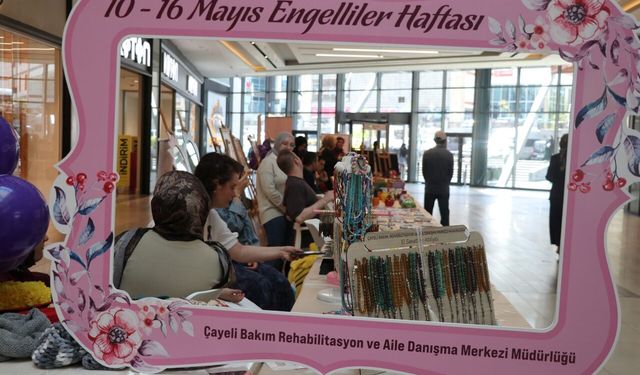 Çayeli Rehabilitasyon Merkezinin "Sevgi Varsa Engel Yok" sergisi açıldı