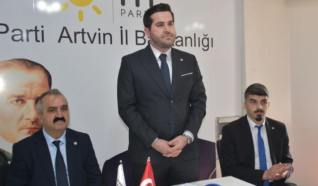 İYİ Parti Genel Başkan Yardımcısı Koca, Artvin'de konuştu