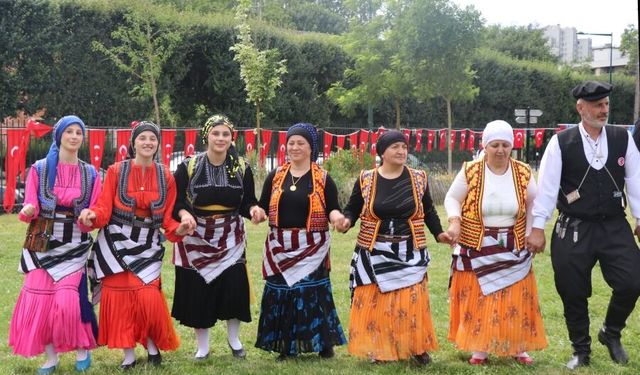 Fransa'da 10. Paris Karadeniz Yayla Festivali düzenlendi
