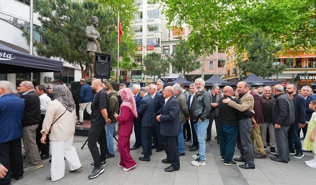 Bakan Uraloğlu memleketi Trabzon'da vatandaşlarla bayramlaştı