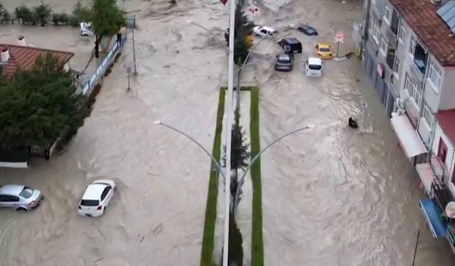 Samsun'da sağanak sele dönüştü