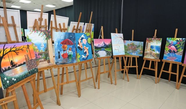 Rize'de Fırçaların Dansı Resim Atölyesi’nden yıl sonu sergisi