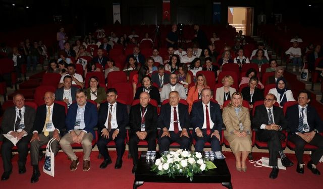 Trabzon'da "Sağlık Profesyonellerinin Eğitiminde Yapay Zeka ve Simülasyon Kongresi" başladı