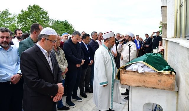 Artvin'de serinlemek için girdiği gölette hayatını kaybeden müezzin toprağa verildi