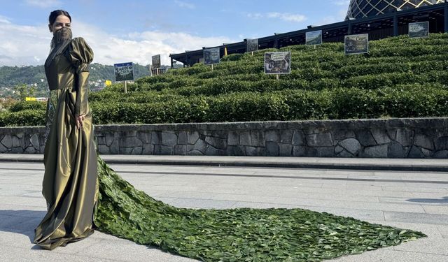 Çay yaprakları kullanarak kıyafet tasarlandı