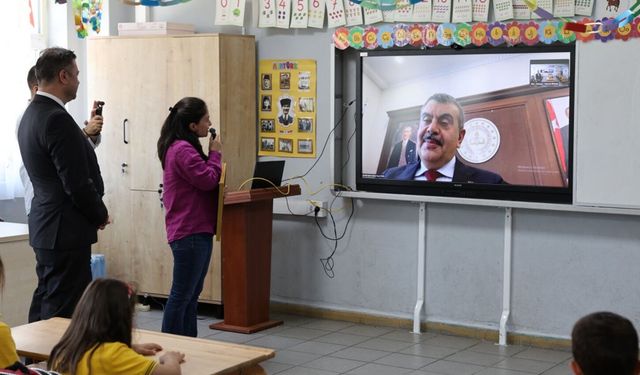 Bakan Yusuf Tekin, Rize’deki Öğrencilerle Çevrim İçi Buluştu