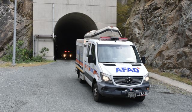Artvin Barajı'nda tatbikat; türbinde mahsur kalan personel kurtarıldı