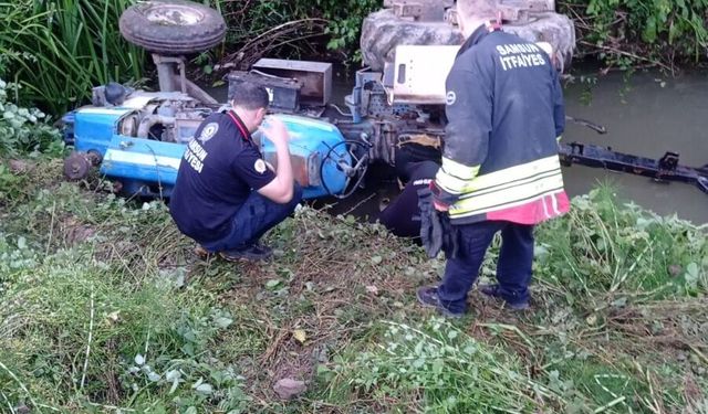 Bafra'da kullandığı traktör, dereye devrildi; 1 ölü, 1 yaralı