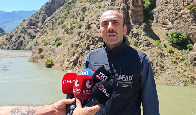 Dereye düşen kamyonette kaybolan baba-oğlu arama çalışmaları 15 kilometrelik hatta yoğunlaştı