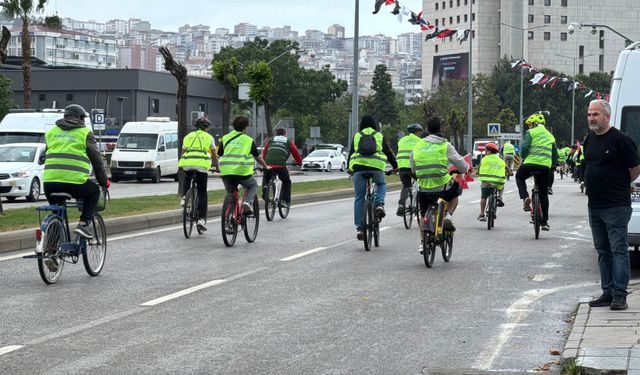 Samsun'da milli maç sonrası sağlıklı yaşam için pedal çevirdiler